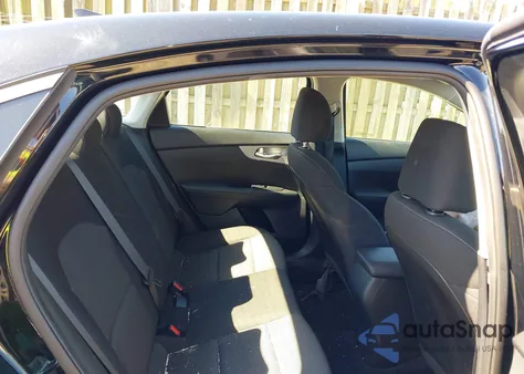 2023 Kia Forte Lxs z USA, uszkodzony, nr VIN 3KPF24AD3PE610991